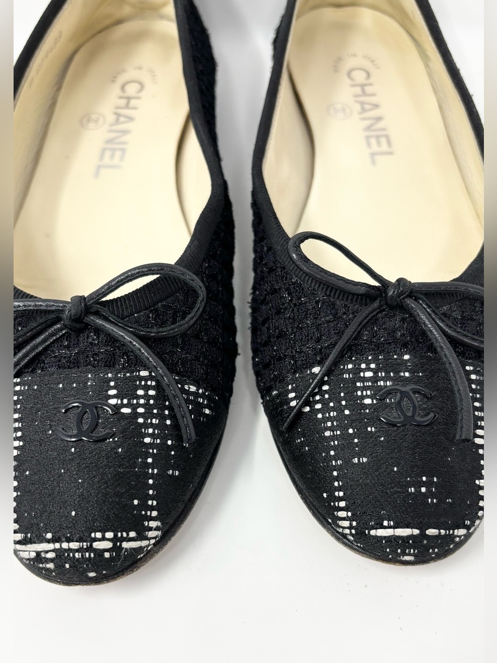 Chanel CC Logo Cap Toe Tweed Ballet Flats Black White Size 37 Authentic - Picture 7 of 15